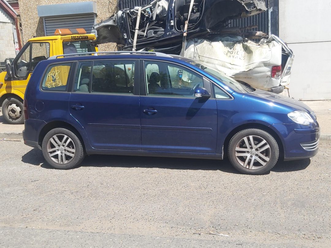 VOLKSWAGEN TOURAN SE TDI 140