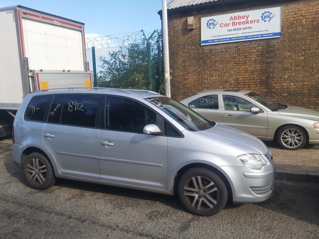 VOLKSWAGEN TOURAN SE