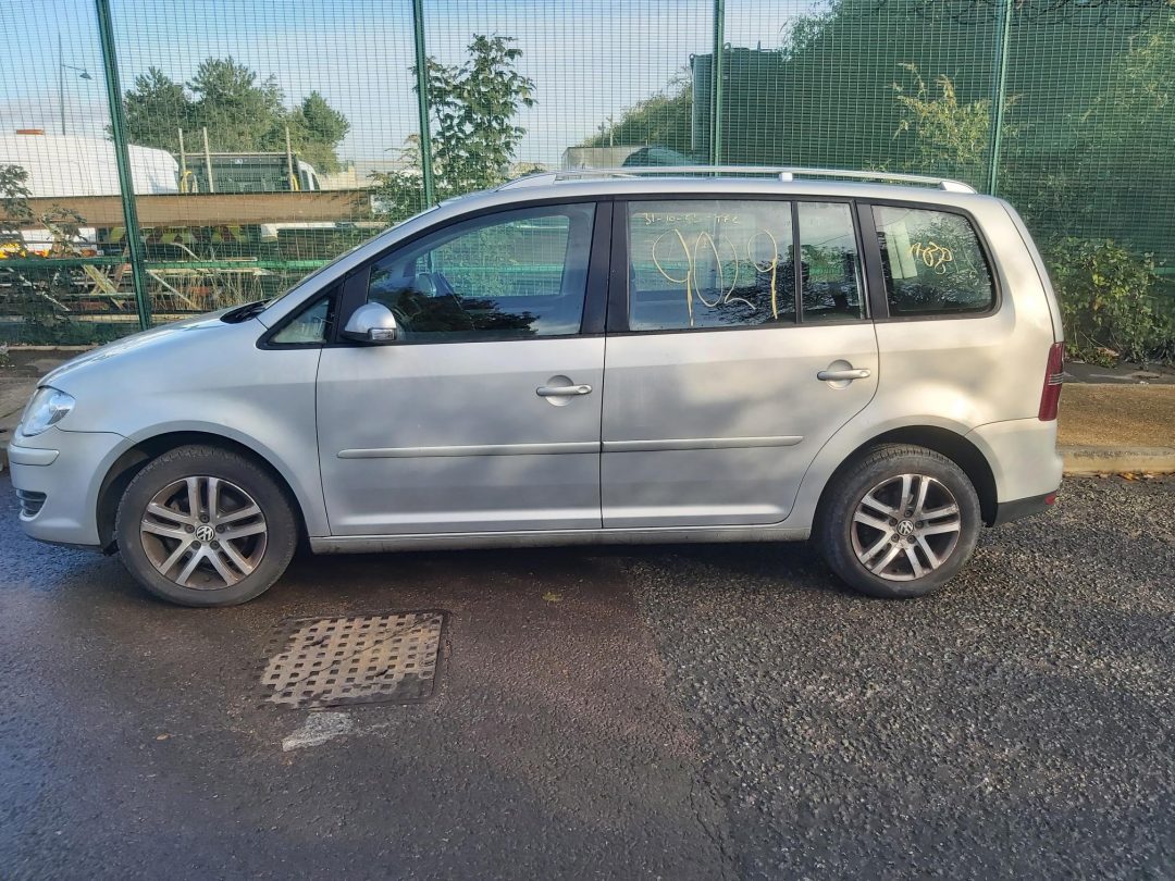 VOLKSWAGEN TOURAN SE TDI 105