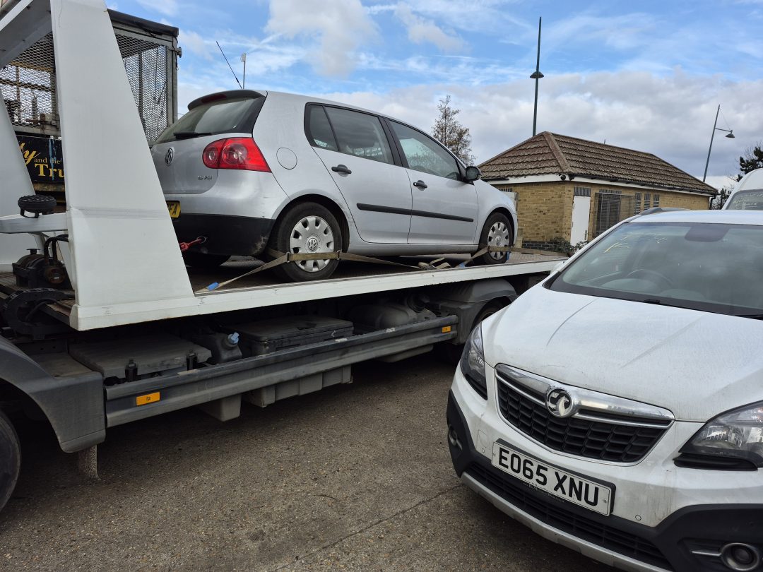 VOLKSWAGEN GOLF FSI S